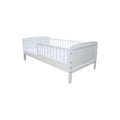 Lit enfant en bois blanc avec barrières de sécurité
